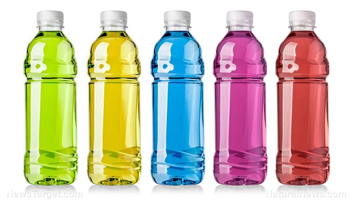 Sportflaschen aus Kunststoff sind mit Hunderten von schädlichen Chemikalien wie Insektenschutzmitteln beladen, die in das Getränk gelangen